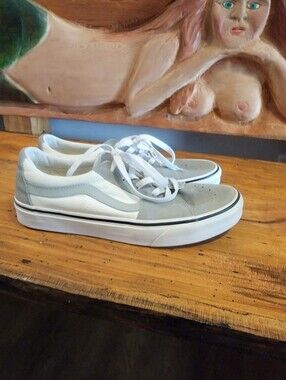 Vans Size 10.5 Off The Wall Classic Low-Top Skate Sneakers in Light Gray & White